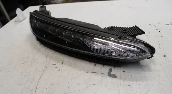 Hyundai Kona I Headlight/headlamp 92208J9600
