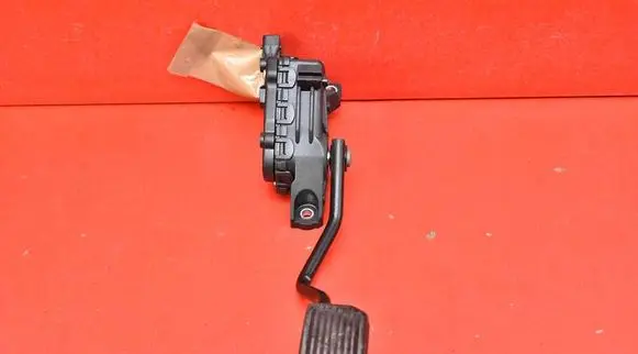 Nissan Primera Accelerator throttle pedal 18002AU410