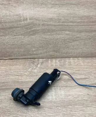 Toyota Avensis T270 Windscreen/windshield washer pump TOYOTAWASHERPUMP WITHPLUG