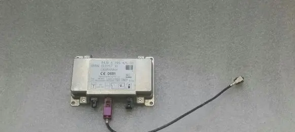BMW Z4 E85 E86 Aerial antenna amplifier 6945425