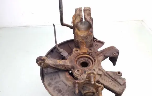 Skoda Octavia Mk2 (1Z) Front wheel hub spindle knuckle