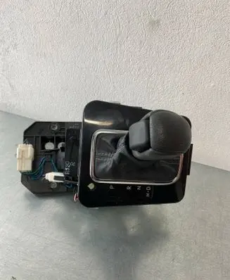 Subaru Forester SJ Gear shifter/selector 