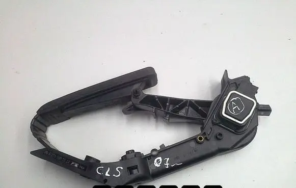 Mercedes-Benz CLS C219 Accelerator throttle pedal A2113000504