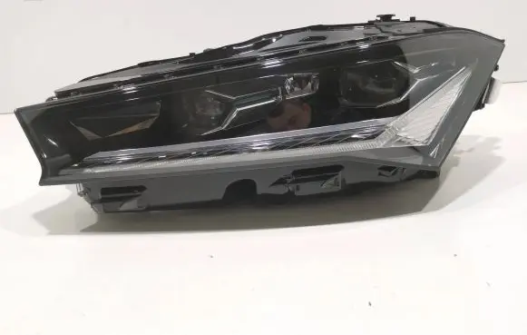 Skoda Superb B8 (3V) Headlight/headlamp 3P1941015A