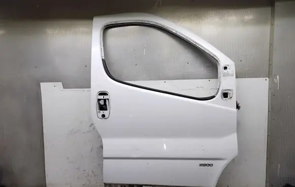 Opel Vivaro Front door