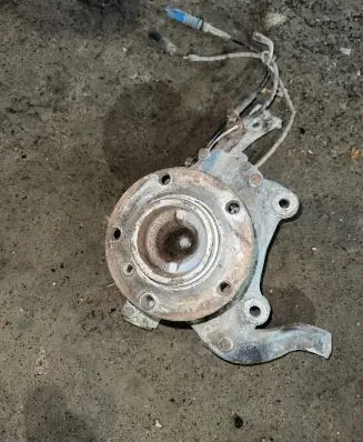 BMW 5 E39 Front wheel hub 1096495