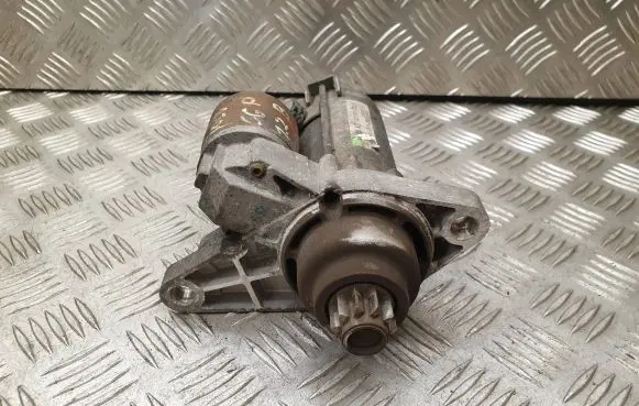 Volkswagen Polo IV 9N3 Starter motor 02T911023S