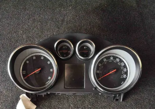 Opel Astra J Speedometer (instrument cluster) 13414069
