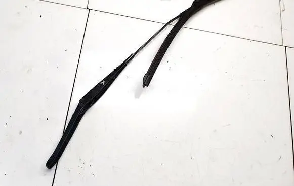 Ford Focus Front wiper blade arm 4m5117526ab