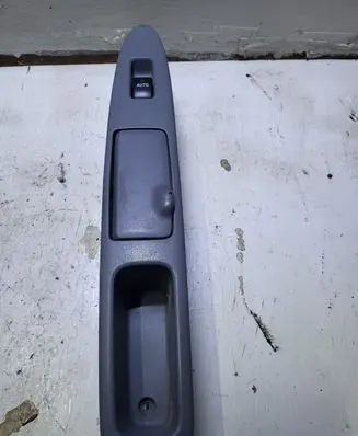 Toyota Avensis Verso Electric window control switch 8403044020