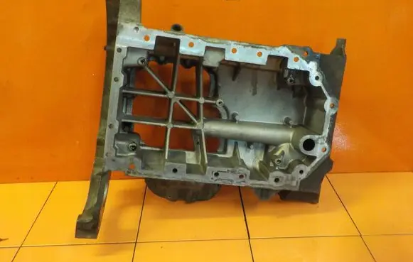 Land Rover Discovery 3 - LR3 Oil sump 4H2Q6U004FB 7MB37
