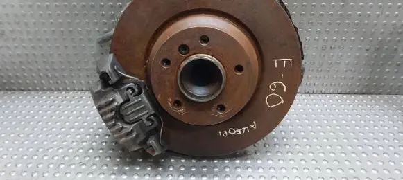 Front wheel hub