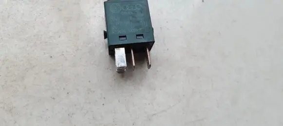 Skoda Karoq Other relay 8x0951253a v23074-a1001-x114
