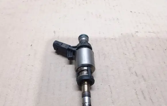 Audi A4 S4 B8 8K Fuel injector 06H906036J 0261500087