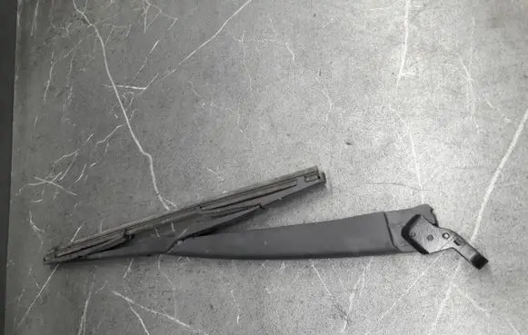 Opel Astra H Front wiper blade arm 13105983