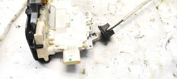 Audi A6 S6 C6 4F Front door lock