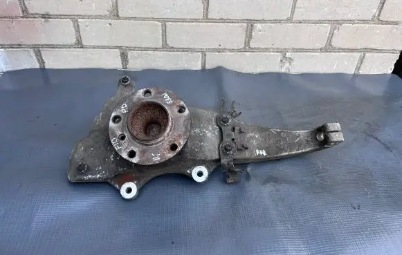 BMW 5 F10 F11 Front wheel hub