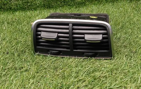 Rear air vent grill