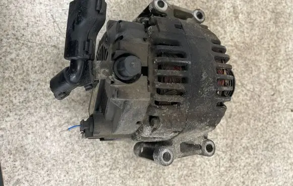 Mercedes-Benz C W204 Generator/alternator A0009060401 TG15C182 2612243C
