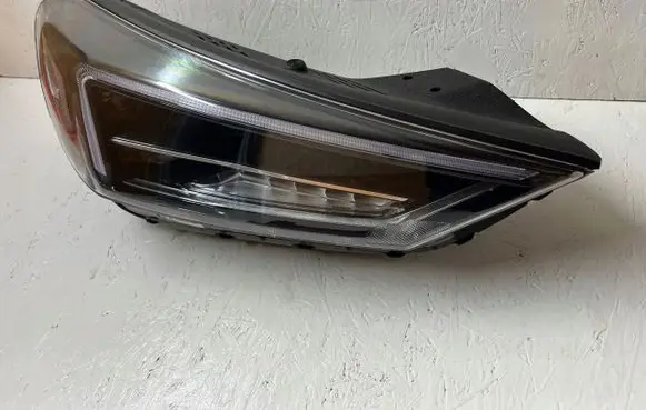 Hyundai Tucson TL Headlight/headlamp 92102