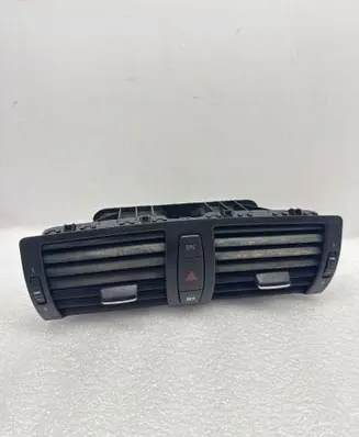 BMW 1 E81 E87 Dash center air vent grill 7059189