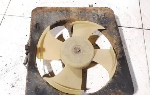 Honda CR-V Radiator cooling fan shroud 9203280