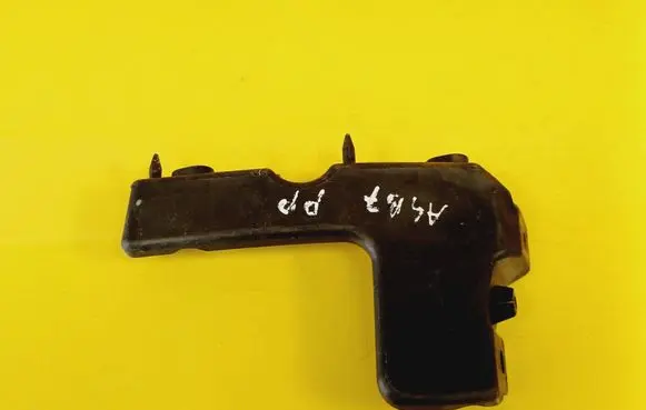Front bumper mounting bracket