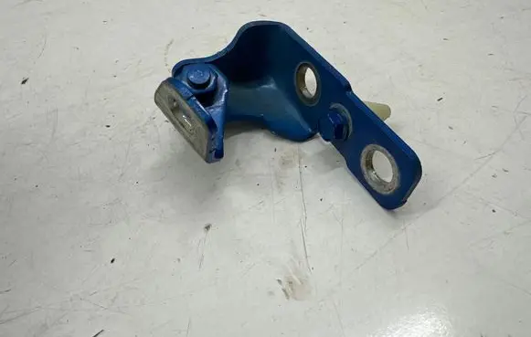 Ford Puma Front door upper hinge