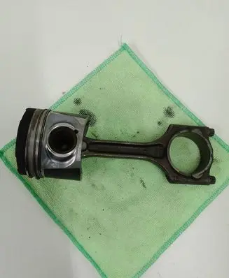 Volvo V50 Piston with connecting rod