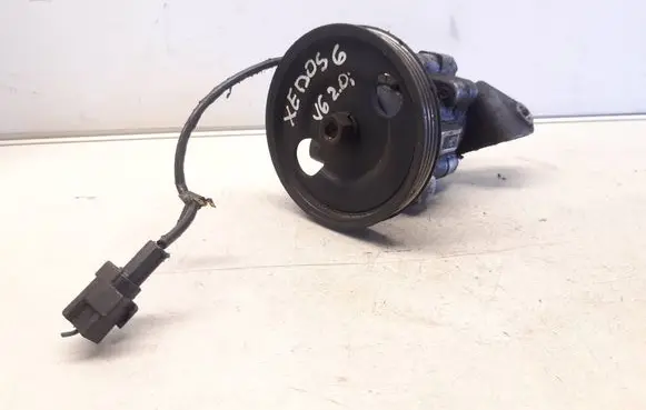 Mazda Xedos 6 Power steering pump C00332600 23033044