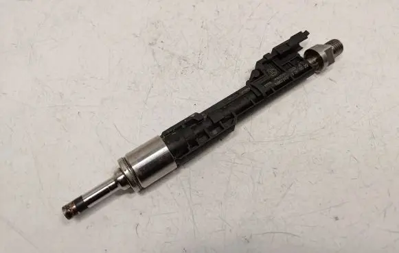 BMW 4 F32 F33 Fuel injector 13647645960