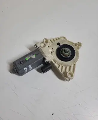 Mercedes-Benz B W245 Front door window regulator motor A1698204242 1096320