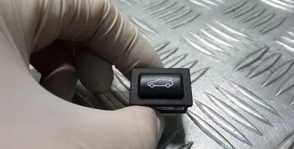 Tailgate opening switch