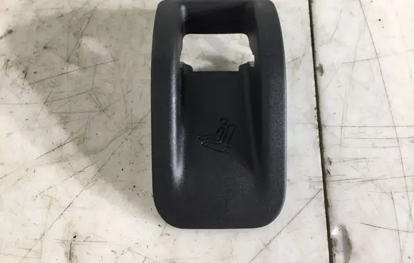 Volkswagen Touareg II ISOFIX cover 7P6887233A