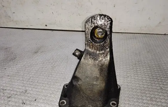 BMW 5 E60 E61 Engine mounting bracket 73681310