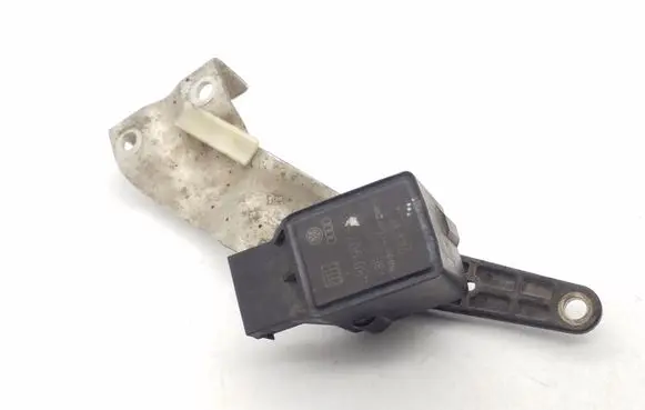 Headlight/headlamp level sensor