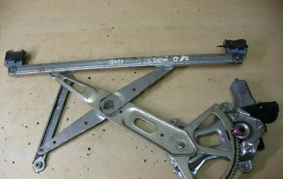 Lexus IS 220D-250-350 Front door window regulator with motor 8571058010 I2707
