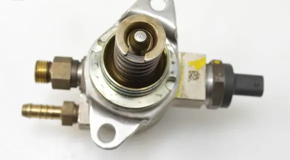 Audi A1 Fuel injection high pressure pump 03C127026J