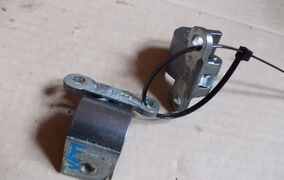 Skoda Yeti (5L) Tailgate/trunk/boot hinge 6N0827301E