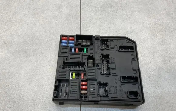 Nissan Qashqai Fuse module 284B74BA0A