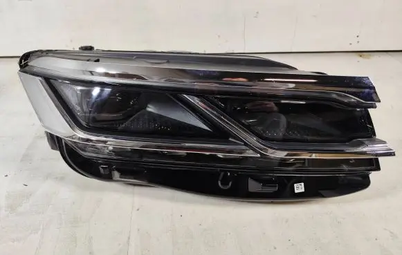 Volkswagen Touareg III Headlight/headlamp 761941082 1EX01314306