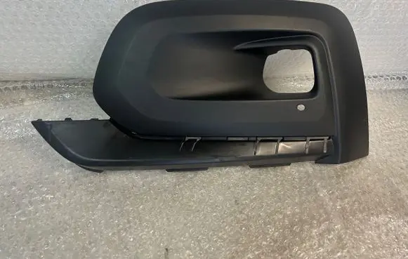 Front fog light trim/grill