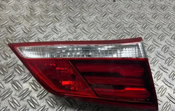 Tailgate rear/tail lights