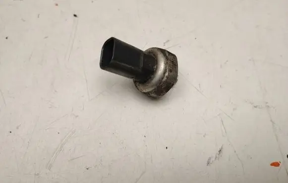 Mercedes-Benz E W212 Air conditioning (A/C) pressure sensor A2110000283