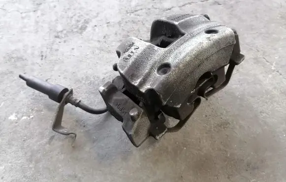 Volvo XC90 Front brake caliper 31381549