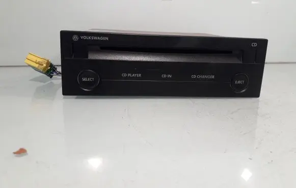 Volkswagen Golf IV CD/DVD changer FA011730B