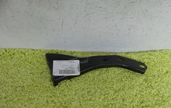 Cupra Born Fender mounting bracket 10e821136b