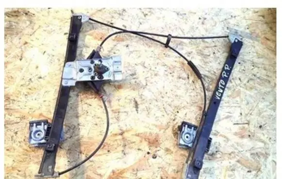 Volkswagen Vento Front door manual window regulator 