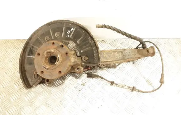 Volkswagen Touareg I Front wheel hub spindle knuckle 7L0407258A