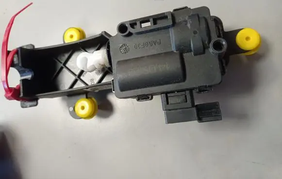 Tesla Model X Front door soft close latching motor 111533290A 111533290